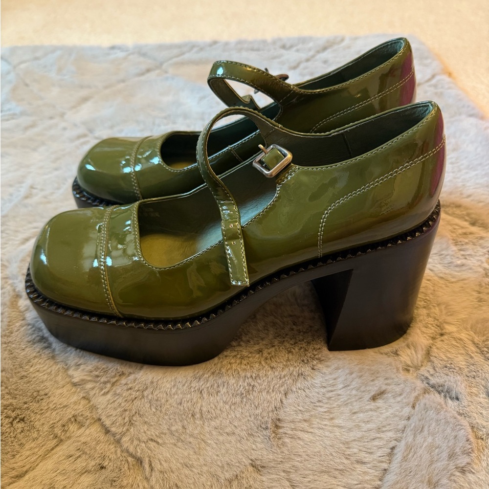 Jeffrey Campbell Green and Black Platform Shoes size 8.5 NWOB